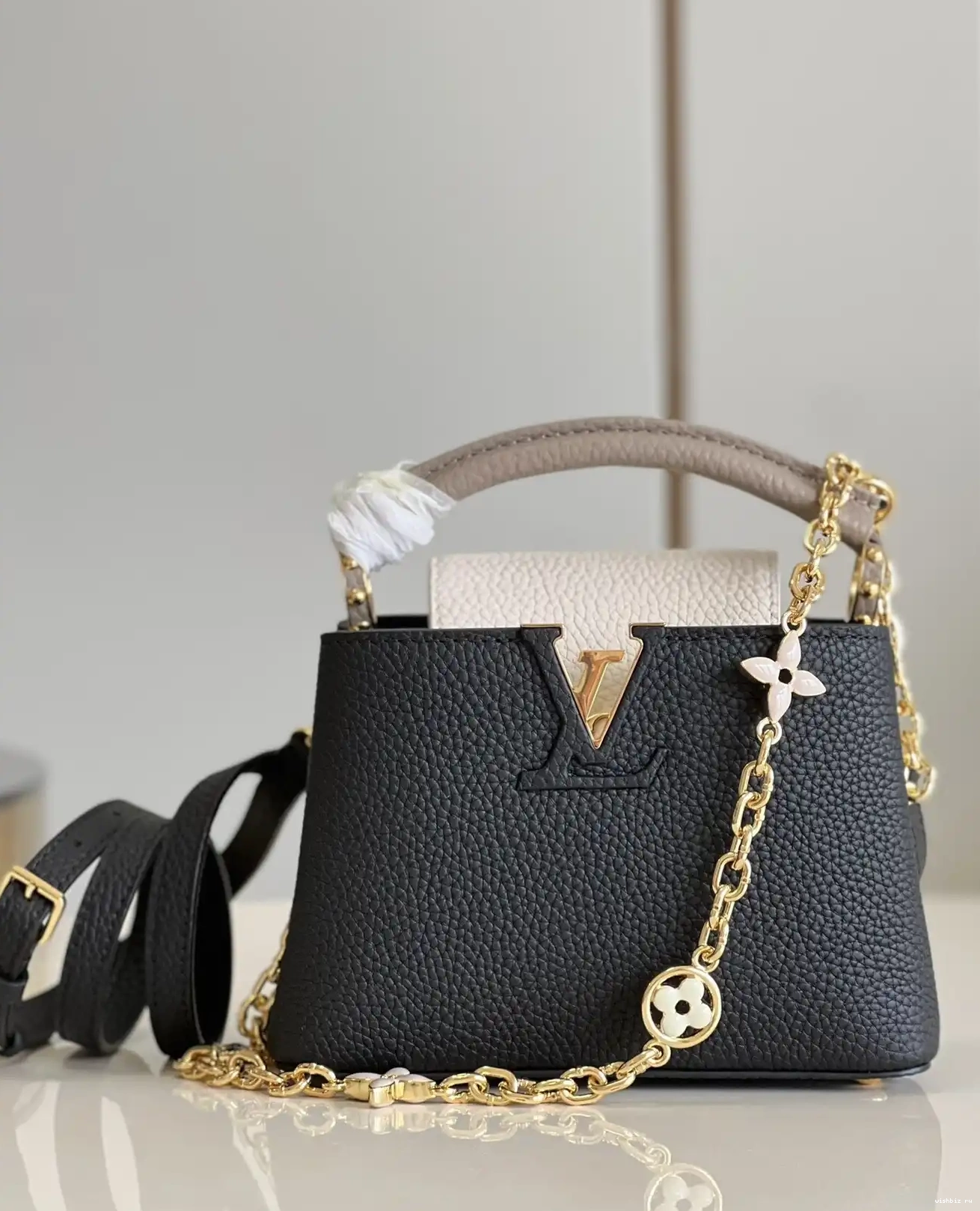 WIS MINI CAPUCINES LOUIS VUITTON 0426